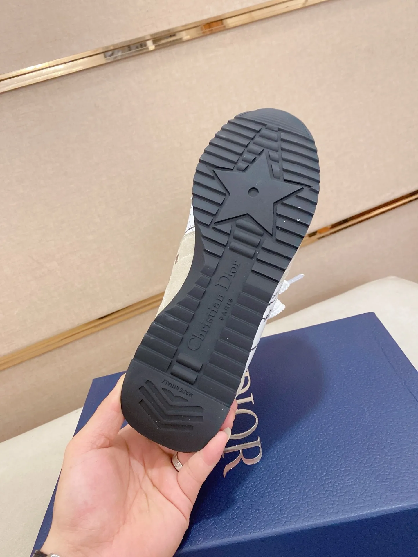 Men's shoes💰: 500💰Couple style💏 [Dior·Dior] New casual sports style men's shoes, new spring and summer design, perfect workmanship, lace-up lazy style to create wardrobe quality, upper: imported first-layer cowhide, mesh breathable lining soft and comfortable, ultra-light TPU wear-resistant outsole, simple, versatile fashion men's shoes, excellent color code number 35--44. (45,46 customized items are not returnable or exchangeable)